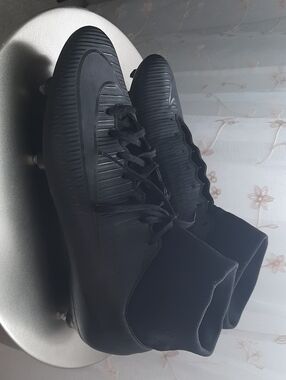 Black  Soccer Cleats - Nike Sz 9.5